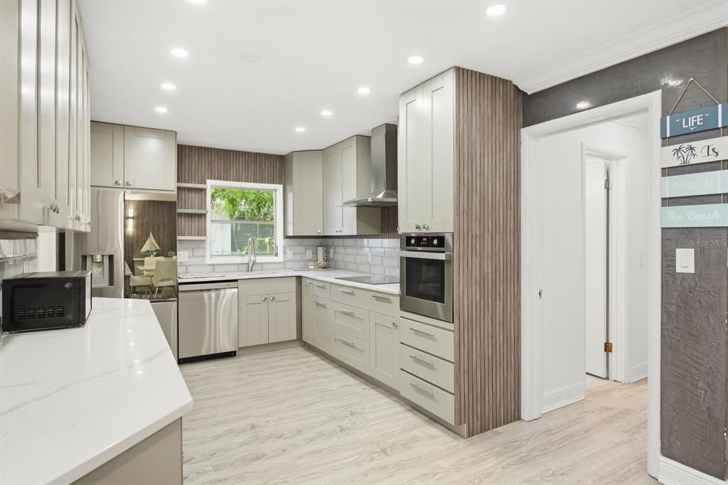 For Sale: $569,900 (3 beds, 2 baths, 1597 Square Feet)