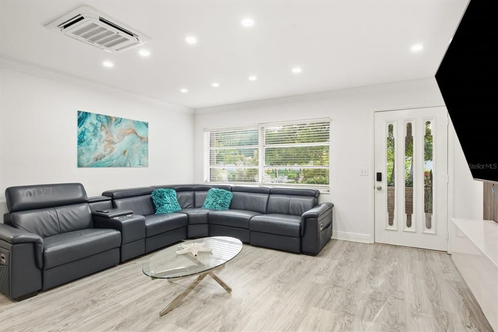For Sale: $569,900 (3 beds, 2 baths, 1597 Square Feet)