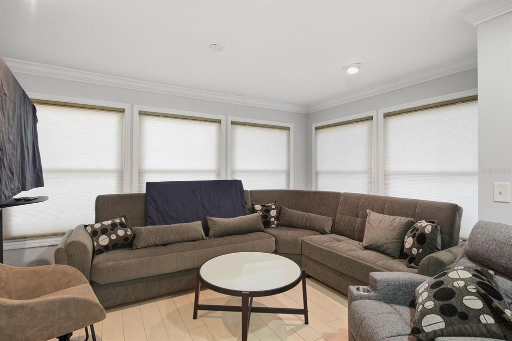 For Sale: $569,900 (3 beds, 2 baths, 1597 Square Feet)