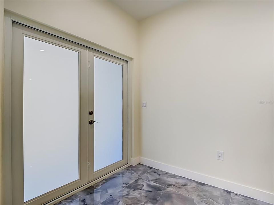 For Rent: $2,450 (5 beds, 3 baths, 2467 Square Feet)