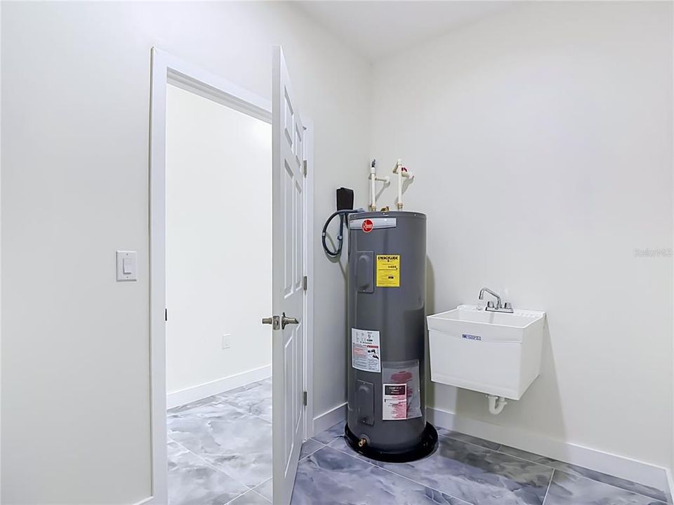 For Rent: $2,450 (5 beds, 3 baths, 2467 Square Feet)
