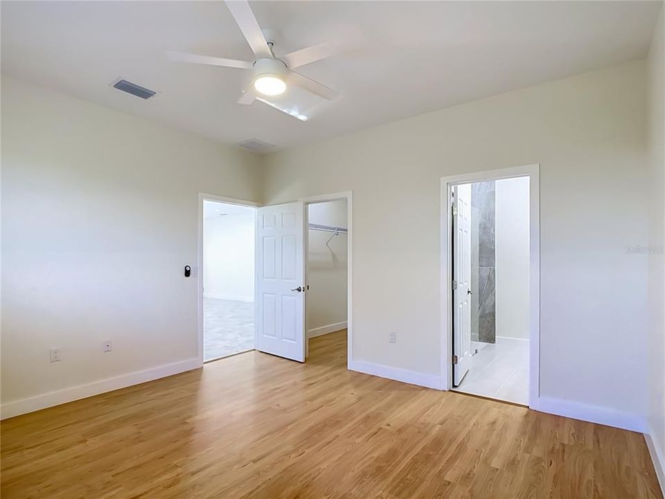 For Rent: $2,450 (5 beds, 3 baths, 2467 Square Feet)
