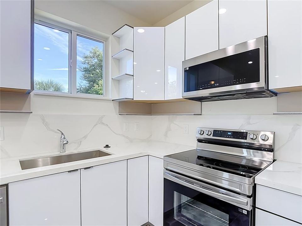 For Rent: $2,450 (5 beds, 3 baths, 2467 Square Feet)