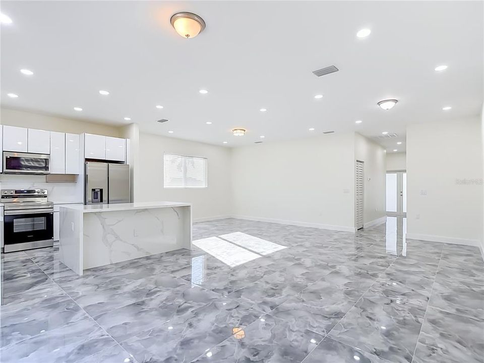 В аренду: $2,350 (5 спален, 3 ванн, 2467 Квадратных фут)