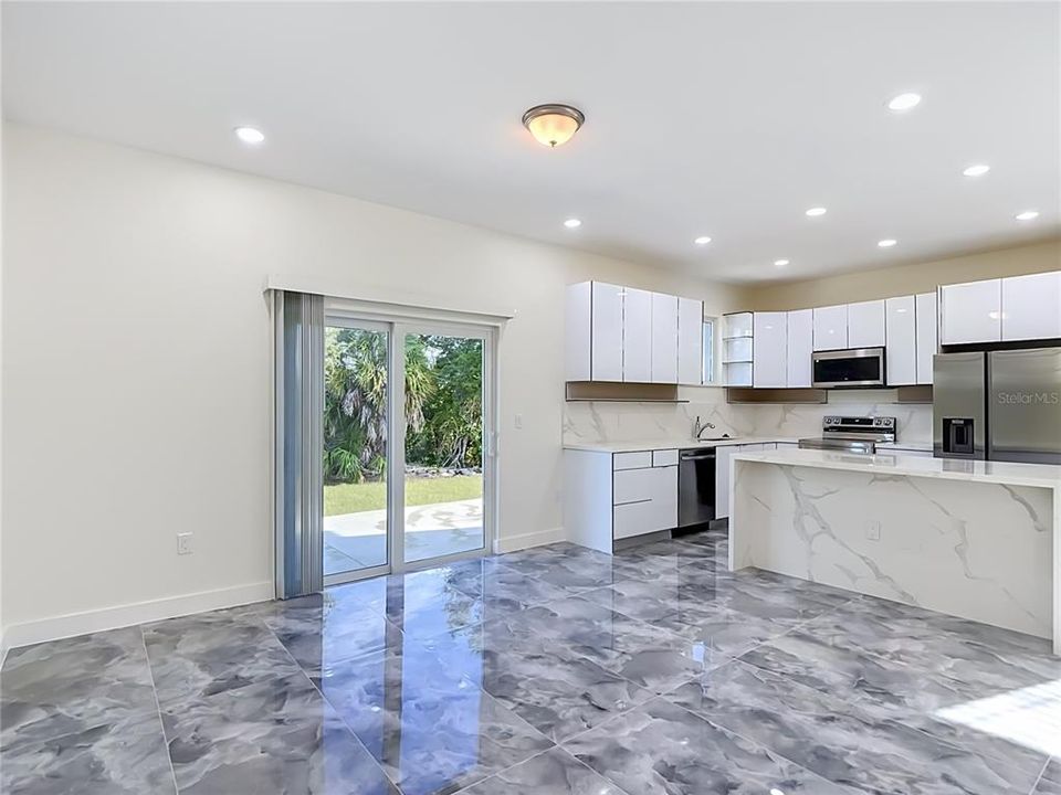 For Rent: $2,450 (5 beds, 3 baths, 2467 Square Feet)