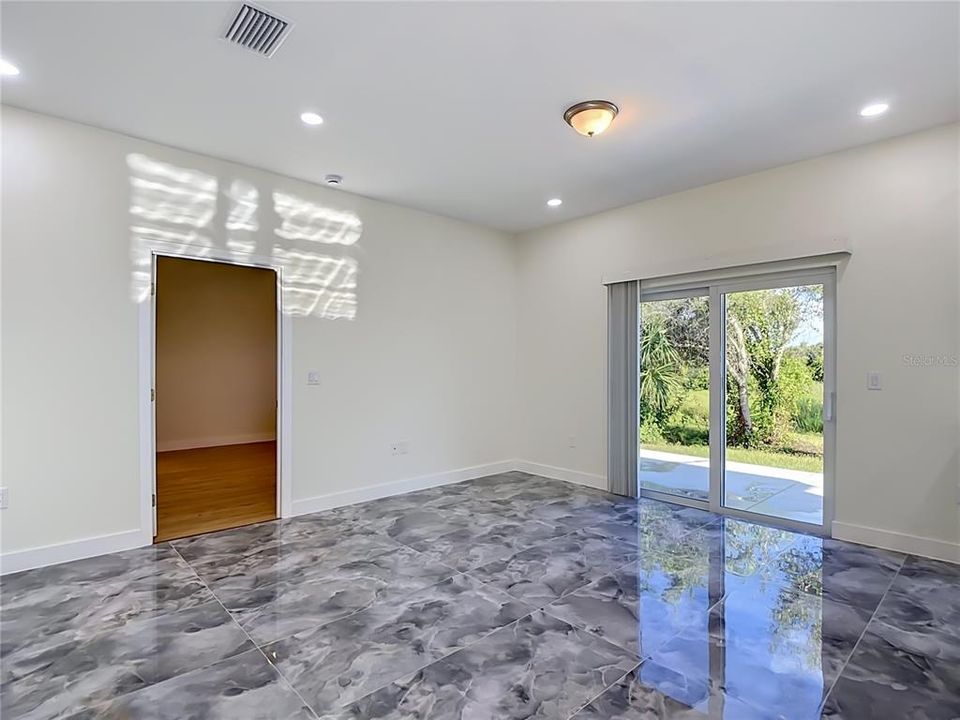 For Rent: $2,450 (5 beds, 3 baths, 2467 Square Feet)