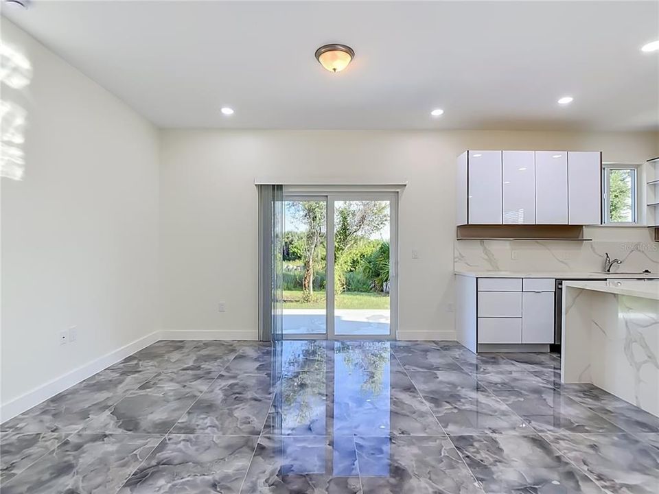For Rent: $2,450 (5 beds, 3 baths, 2467 Square Feet)