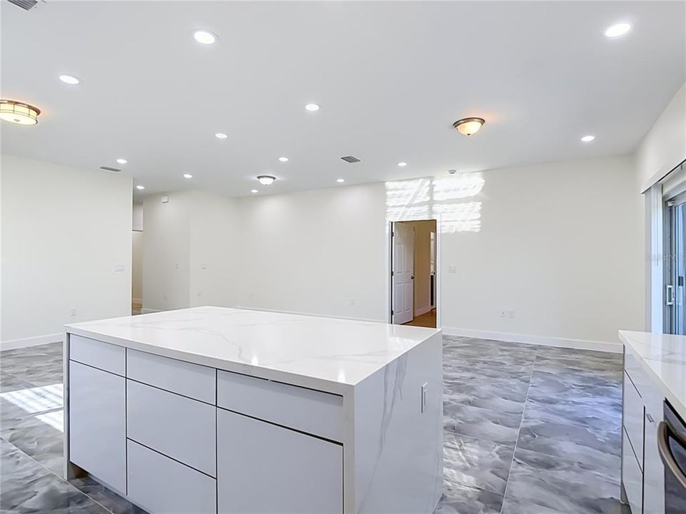 For Rent: $2,450 (5 beds, 3 baths, 2467 Square Feet)