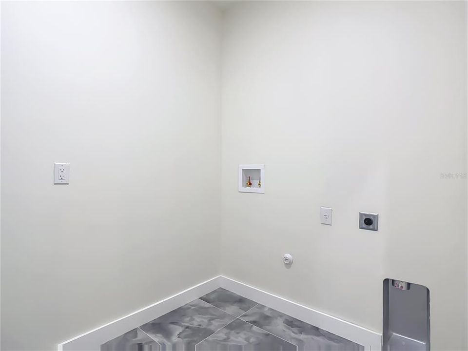 For Rent: $2,450 (5 beds, 3 baths, 2467 Square Feet)