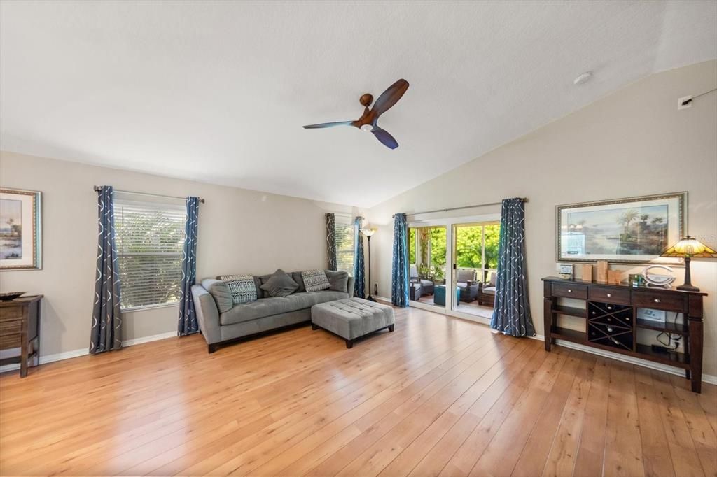 En Venta: $318,000 (2 camas, 2 baños, 1280 Pies cuadrados)