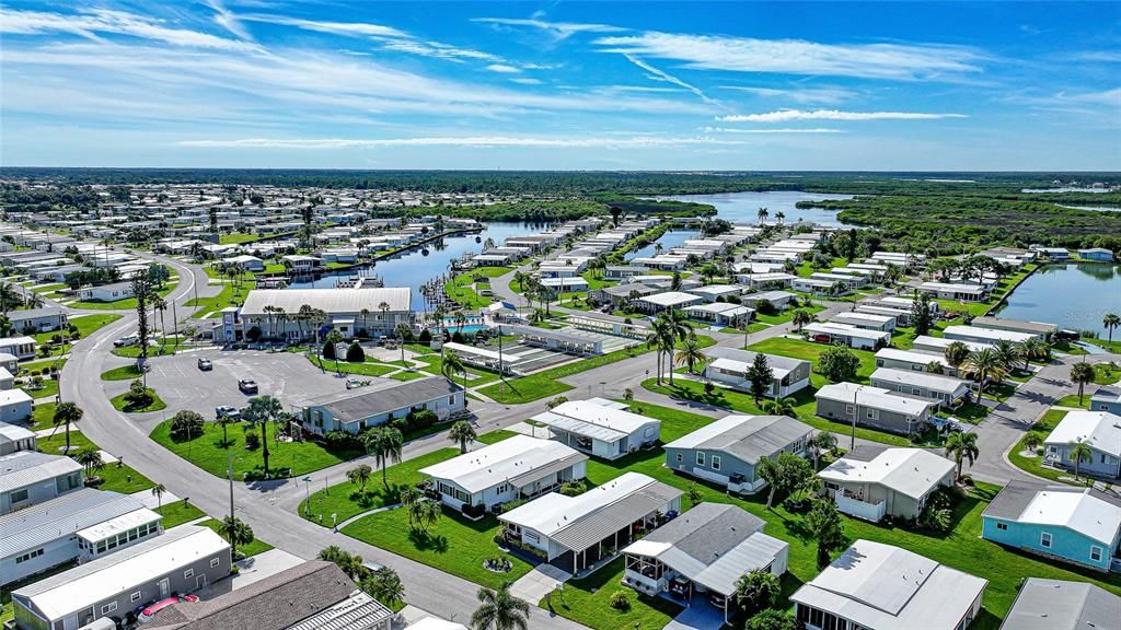 На продажу: $149,900 (2 спален, 2 ванн, 950 Квадратных фут)