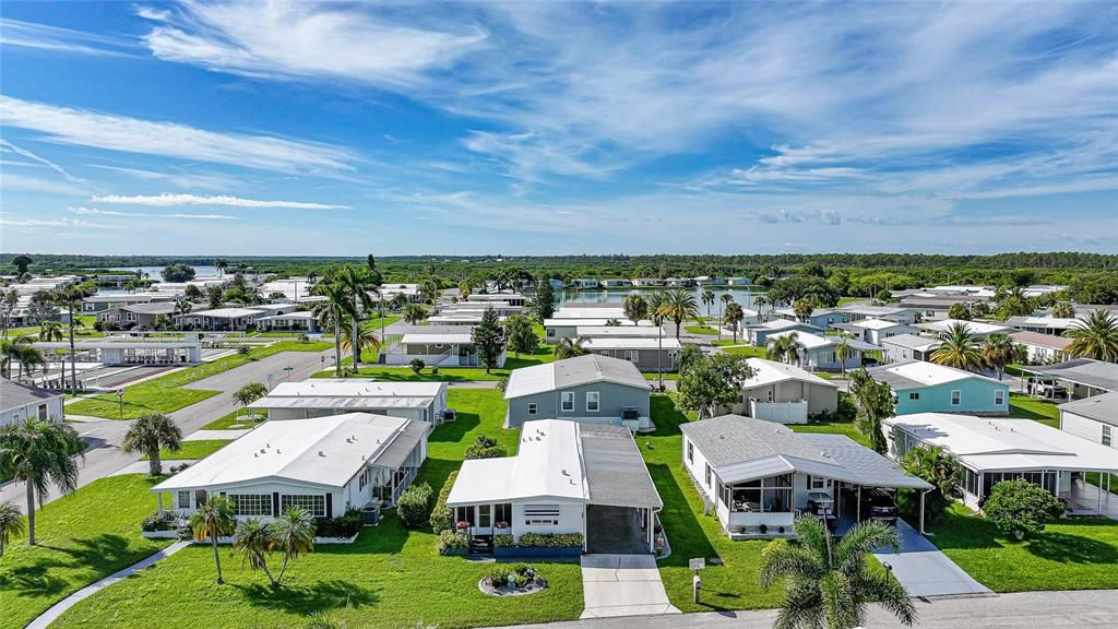 На продажу: $149,900 (2 спален, 2 ванн, 950 Квадратных фут)