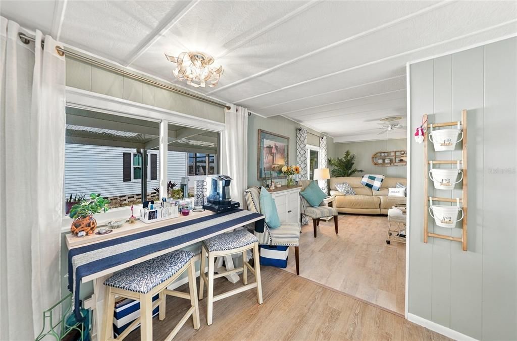 На продажу: $149,900 (2 спален, 2 ванн, 950 Квадратных фут)