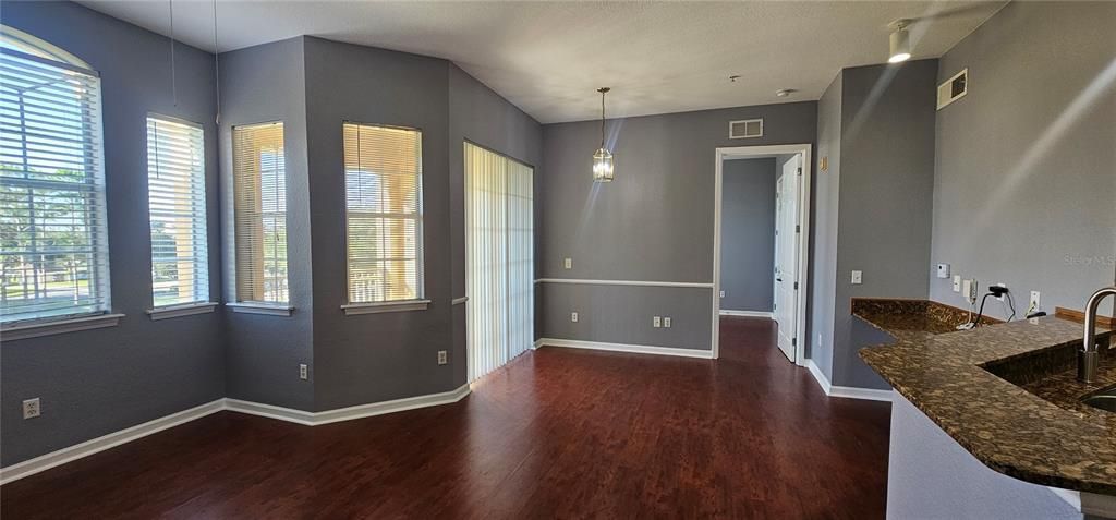 В аренду: $1,600 (2 спален, 2 ванн, 1261 Квадратных фут)