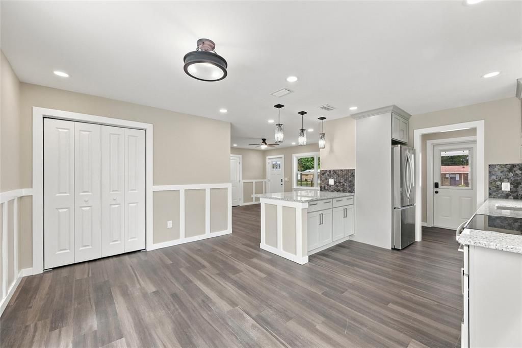 For Sale: $385,000 (4 beds, 2 baths, 1171 Square Feet)