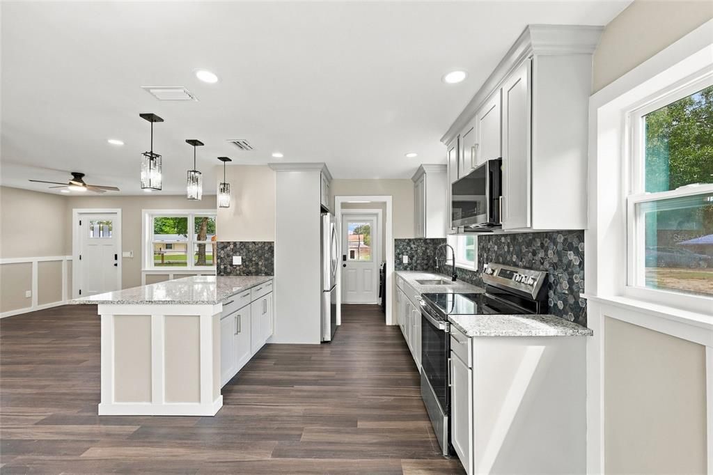 For Sale: $385,000 (4 beds, 2 baths, 1171 Square Feet)