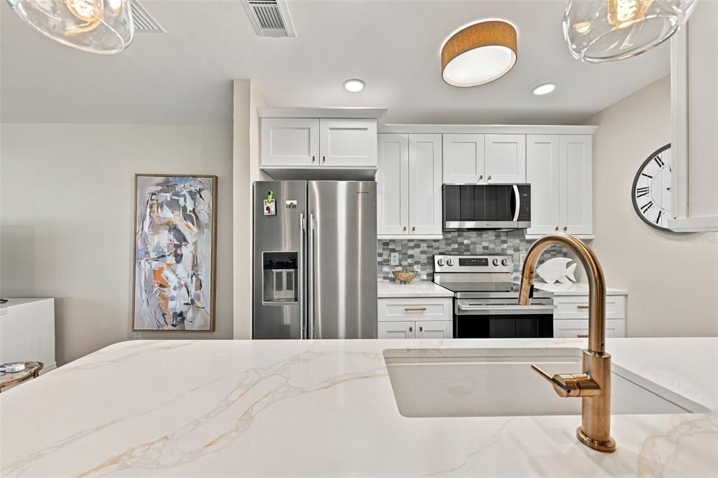 For Sale: $179,000 (2 beds, 2 baths, 1008 Square Feet)