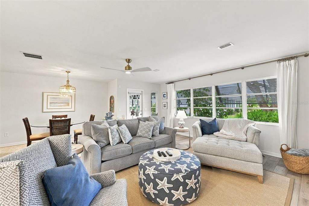 For Sale: $179,000 (2 beds, 2 baths, 1008 Square Feet)