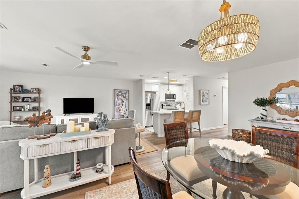 For Sale: $179,000 (2 beds, 2 baths, 1008 Square Feet)