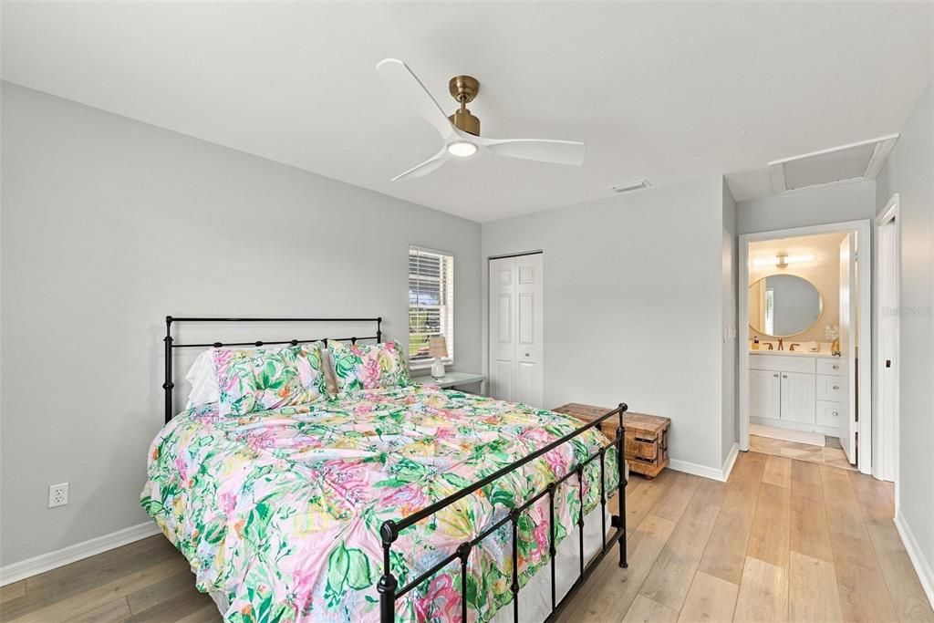 For Sale: $179,000 (2 beds, 2 baths, 1008 Square Feet)