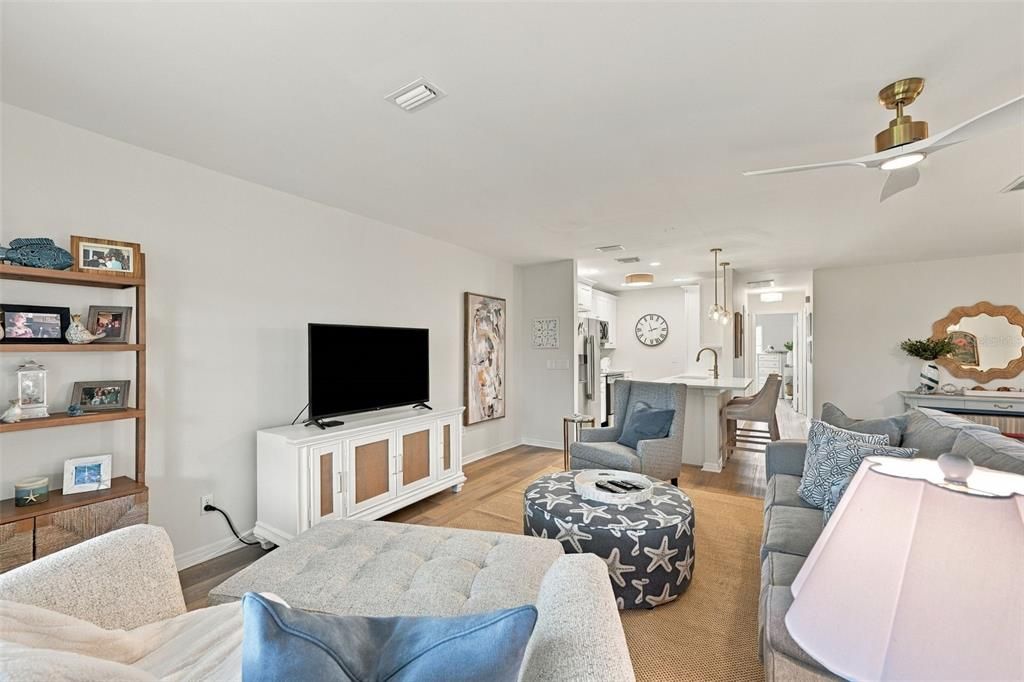 For Sale: $179,000 (2 beds, 2 baths, 1008 Square Feet)