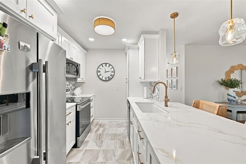 For Sale: $179,000 (2 beds, 2 baths, 1008 Square Feet)