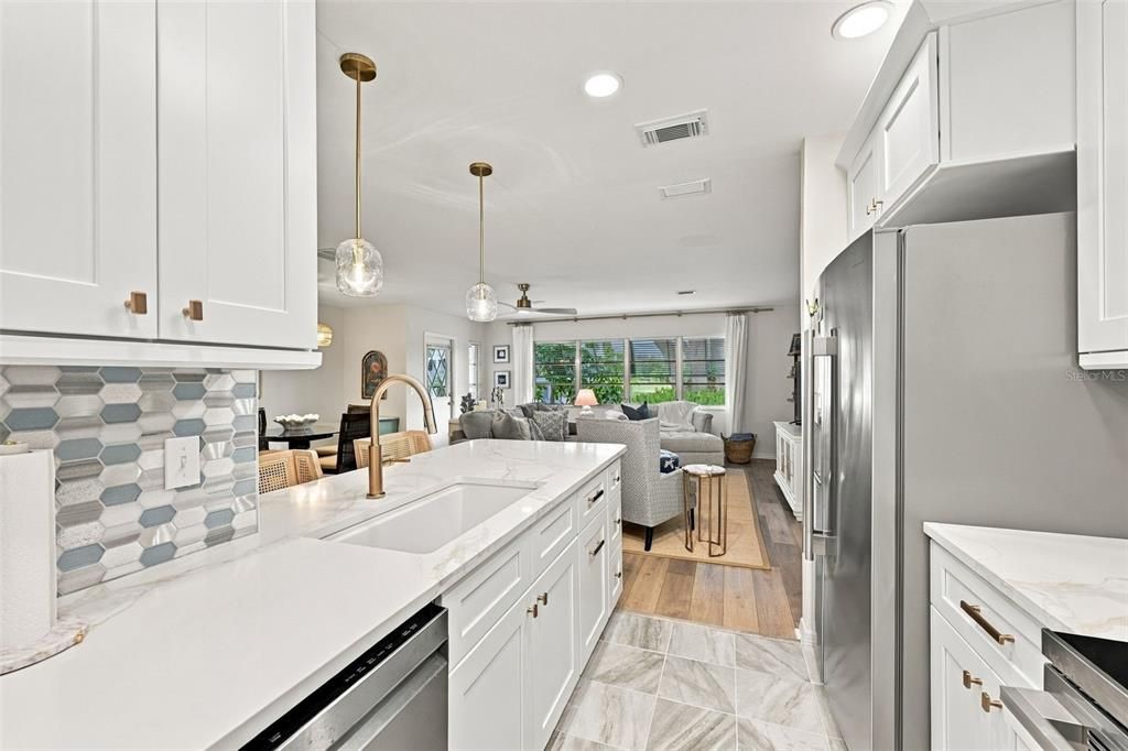 For Sale: $179,000 (2 beds, 2 baths, 1008 Square Feet)