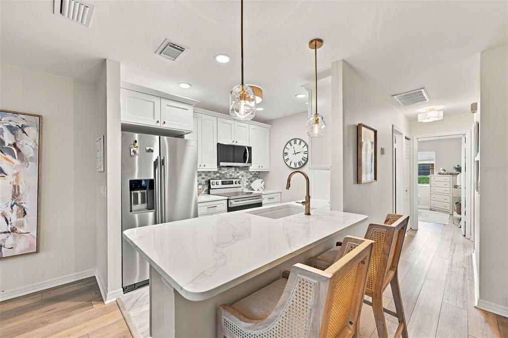 For Sale: $179,000 (2 beds, 2 baths, 1008 Square Feet)