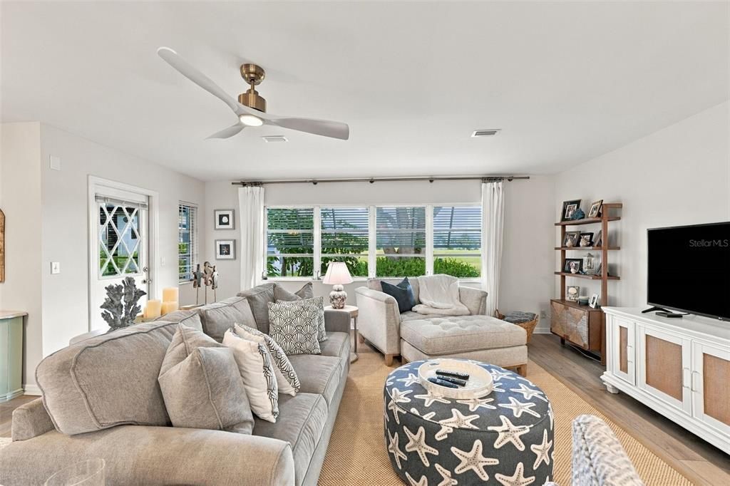 For Sale: $179,000 (2 beds, 2 baths, 1008 Square Feet)