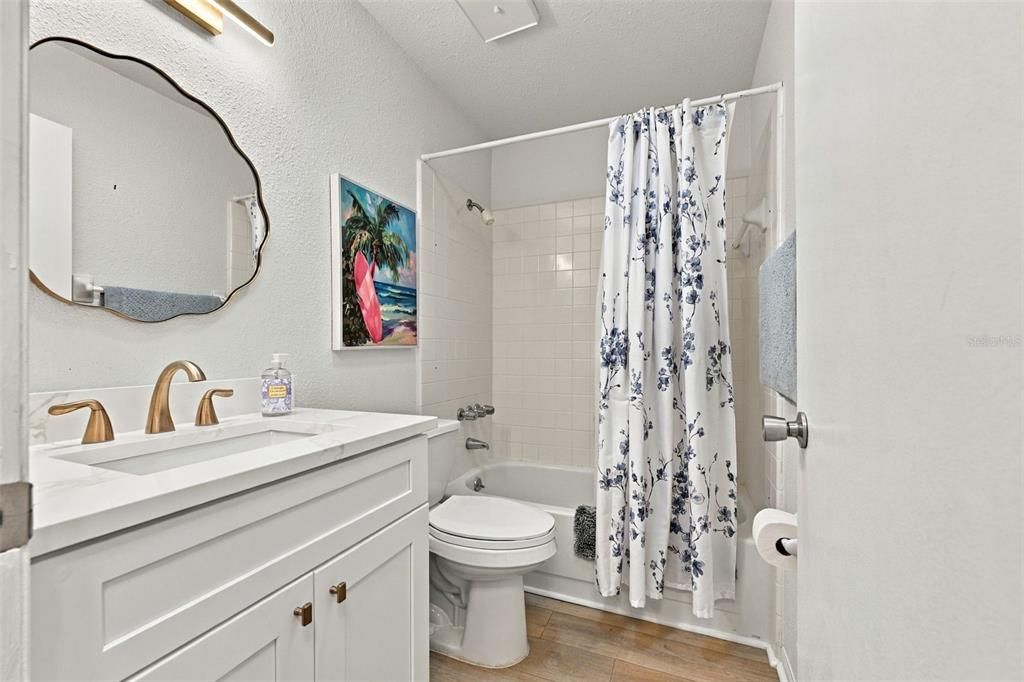 For Sale: $179,000 (2 beds, 2 baths, 1008 Square Feet)