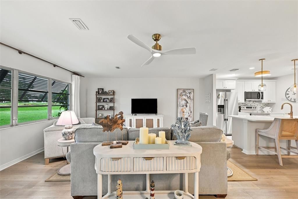 For Sale: $179,000 (2 beds, 2 baths, 1008 Square Feet)