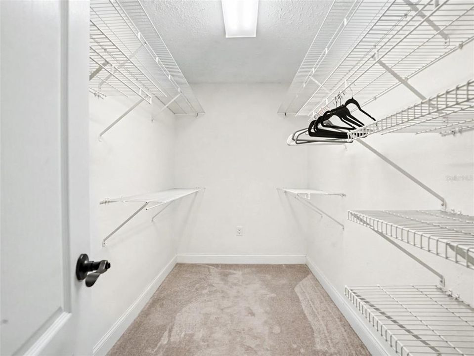For Sale: $400,000 (3 beds, 2 baths, 2215 Square Feet)