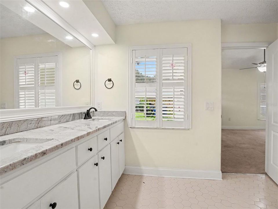 For Sale: $400,000 (3 beds, 2 baths, 2215 Square Feet)