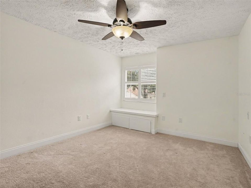 For Sale: $400,000 (3 beds, 2 baths, 2215 Square Feet)