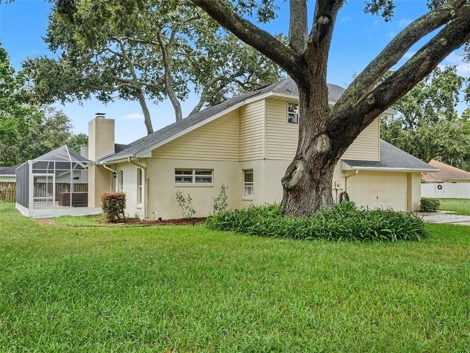 For Sale: $400,000 (3 beds, 2 baths, 2215 Square Feet)