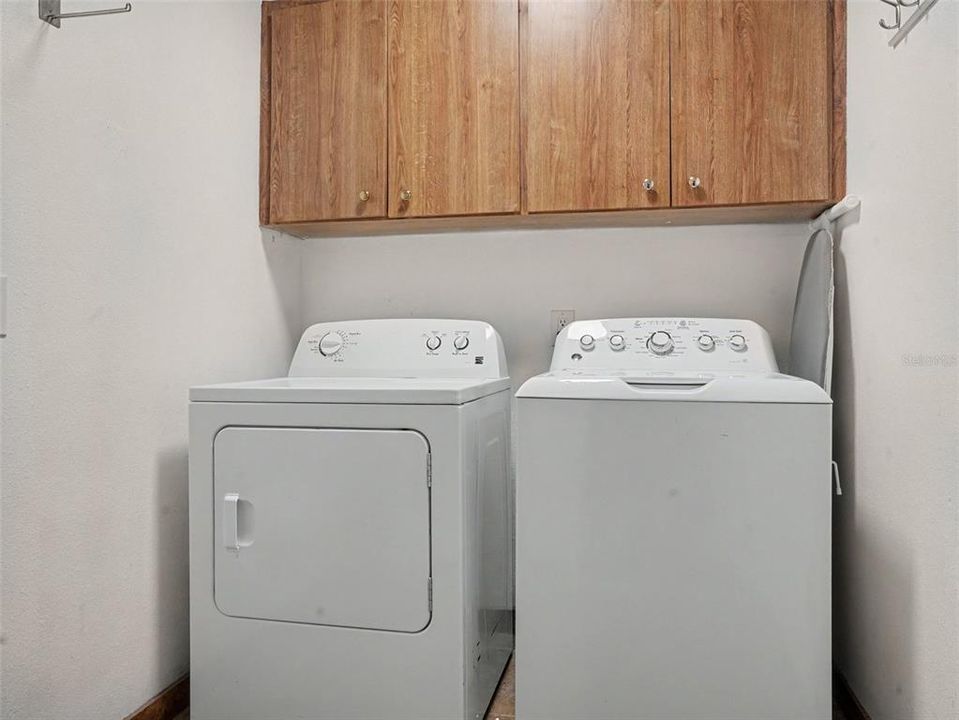 For Sale: $400,000 (3 beds, 2 baths, 2215 Square Feet)