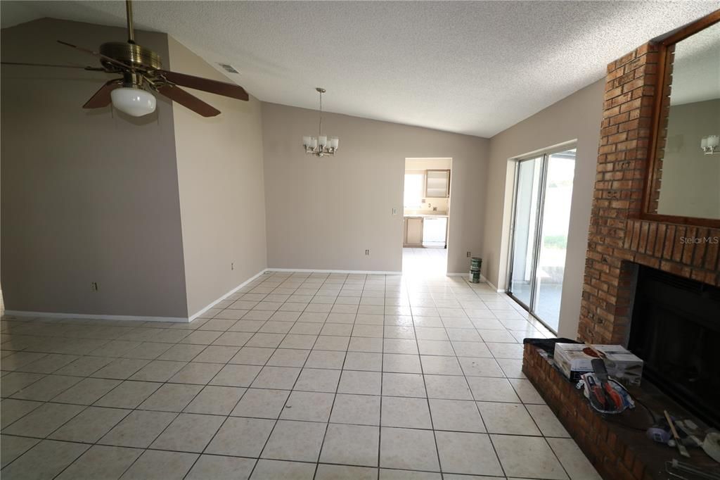 For Rent: $2,700 (4 beds, 2 baths, 1539 Square Feet)