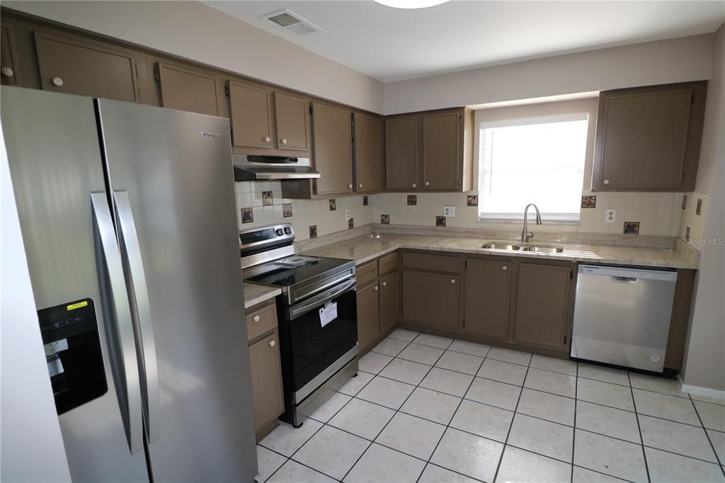 For Rent: $2,700 (4 beds, 2 baths, 1539 Square Feet)