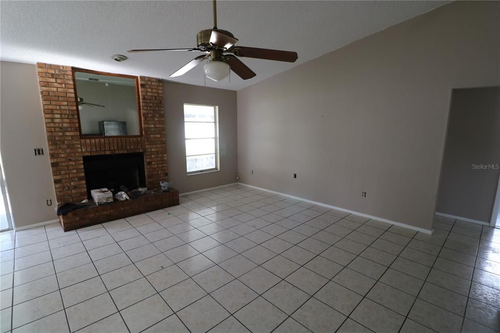 For Rent: $2,700 (4 beds, 2 baths, 1539 Square Feet)