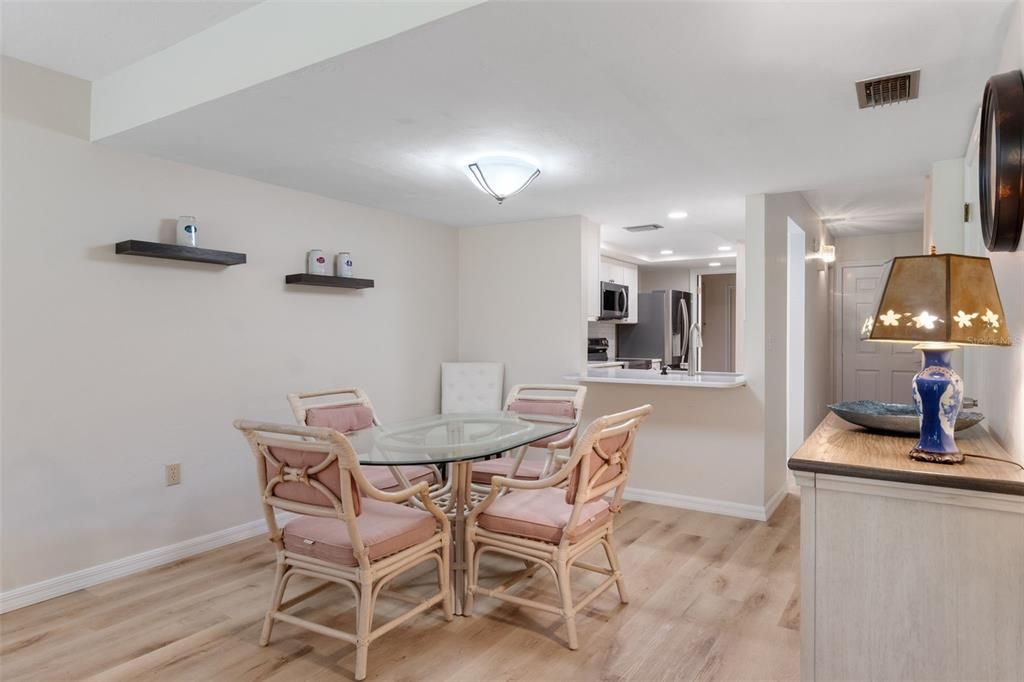 For Sale: $175,000 (2 beds, 2 baths, 1320 Square Feet)