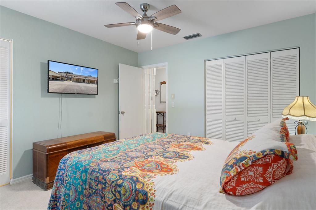 For Sale: $175,000 (2 beds, 2 baths, 1320 Square Feet)