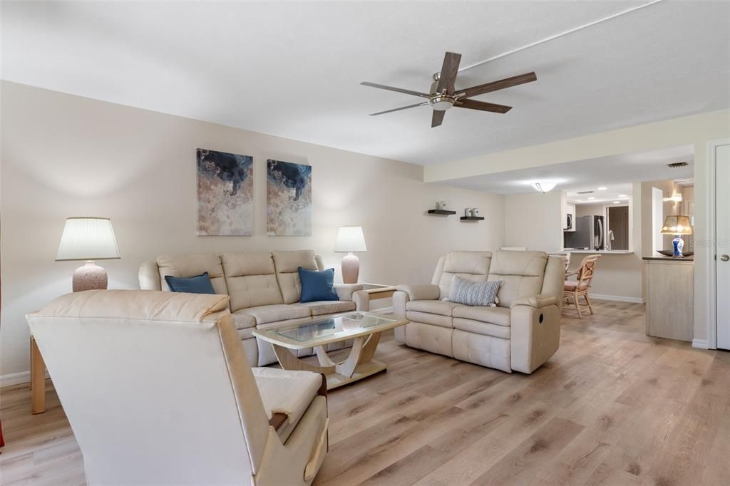 For Sale: $175,000 (2 beds, 2 baths, 1320 Square Feet)