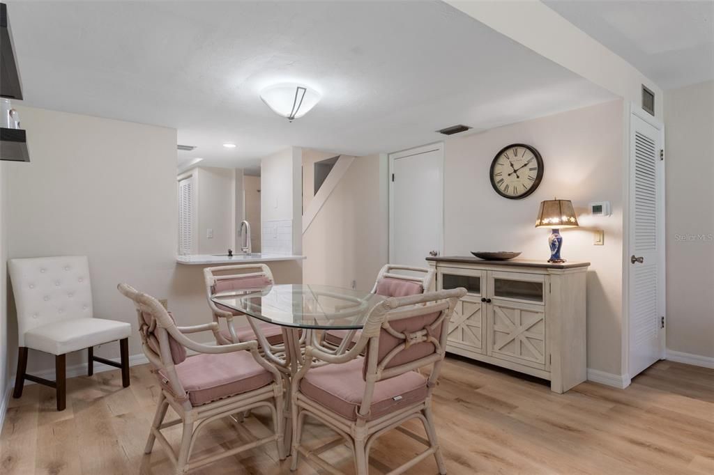 For Sale: $175,000 (2 beds, 2 baths, 1320 Square Feet)