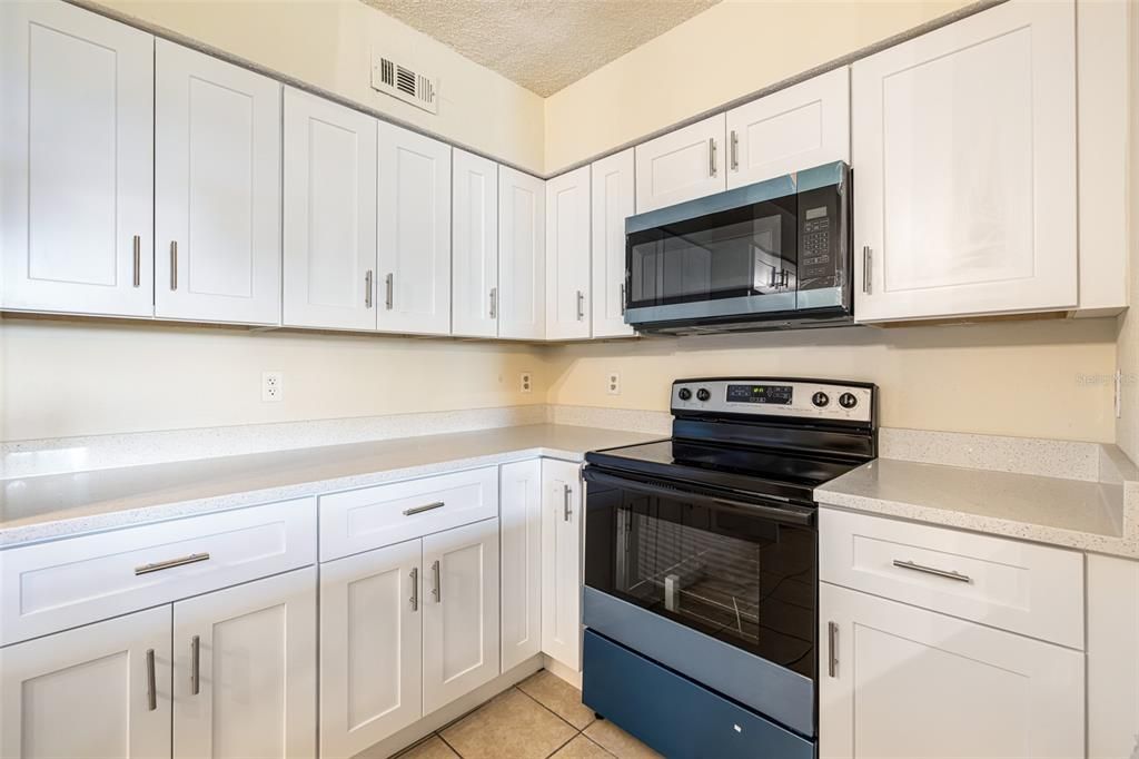 For Rent: $1,950 (1 beds, 1 baths, 680 Square Feet)