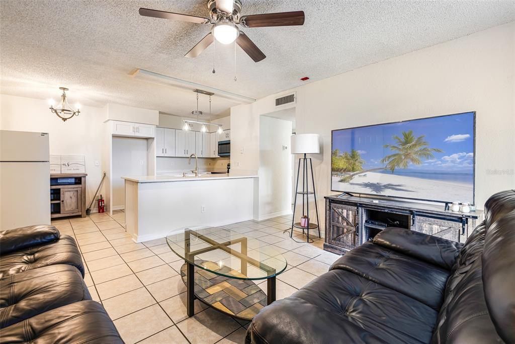 For Rent: $1,950 (1 beds, 1 baths, 680 Square Feet)