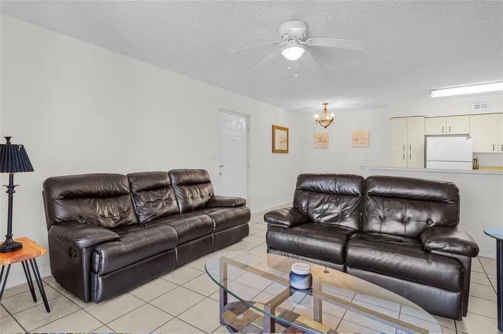For Rent: $1,950 (1 beds, 1 baths, 680 Square Feet)