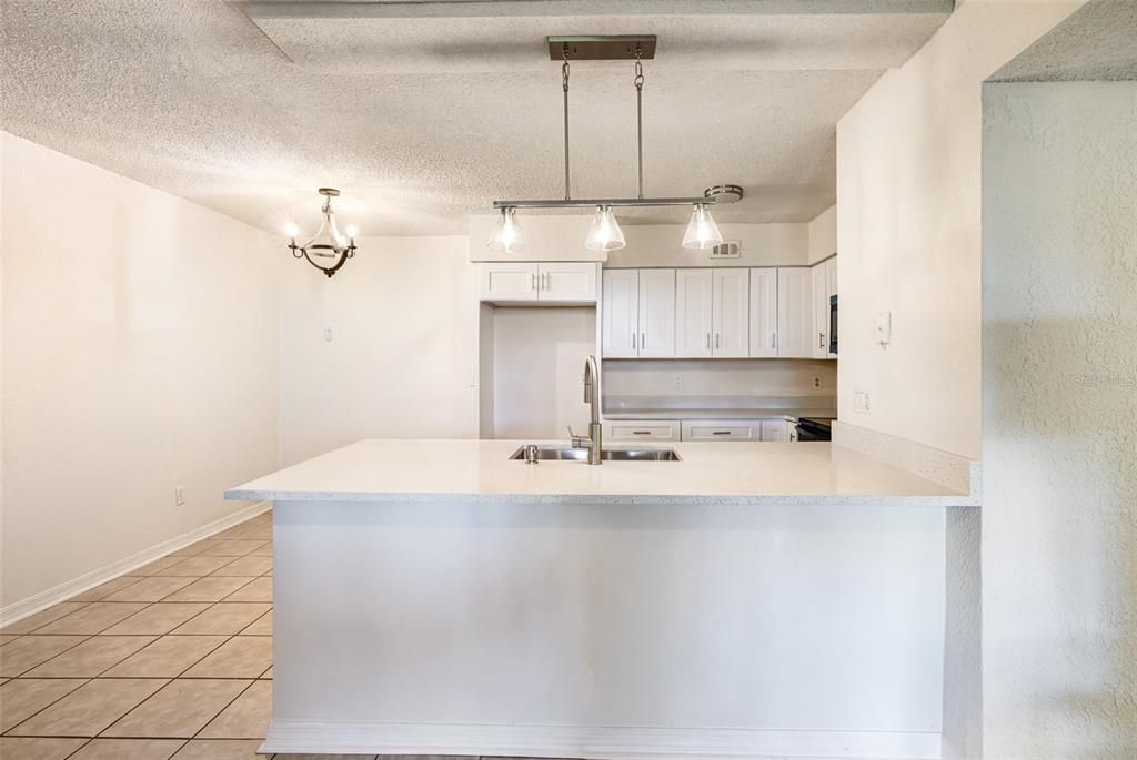 For Rent: $1,950 (1 beds, 1 baths, 680 Square Feet)