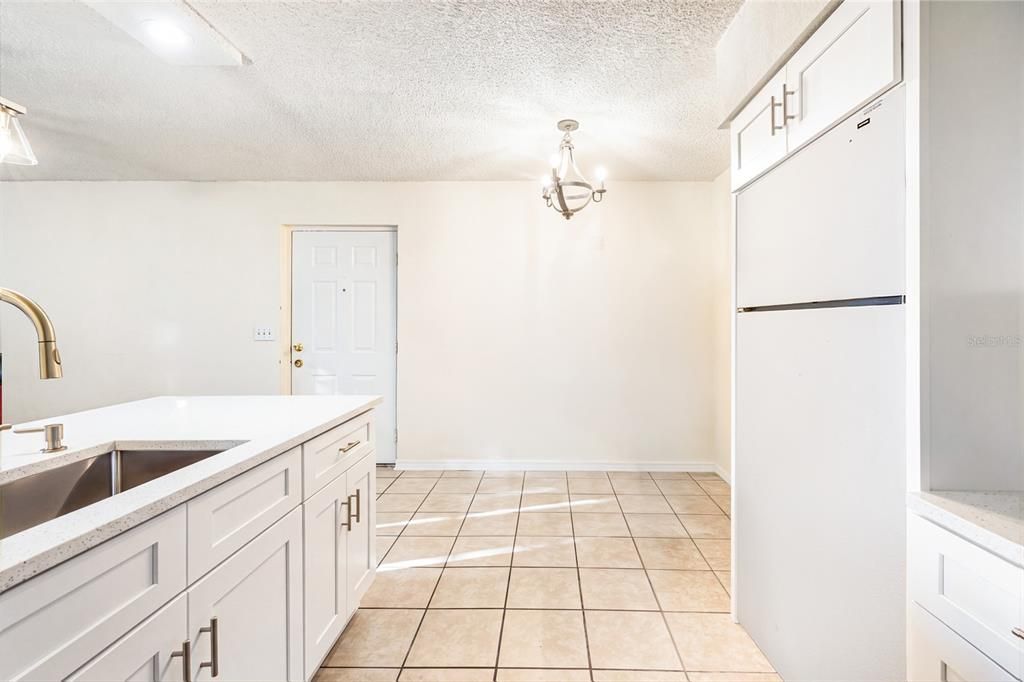For Rent: $1,950 (1 beds, 1 baths, 680 Square Feet)