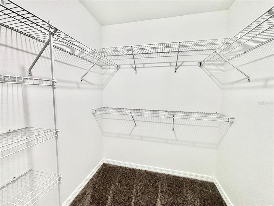 En Venta: $299,000 (4 camas, 2 baños, 2242 Pies cuadrados)
