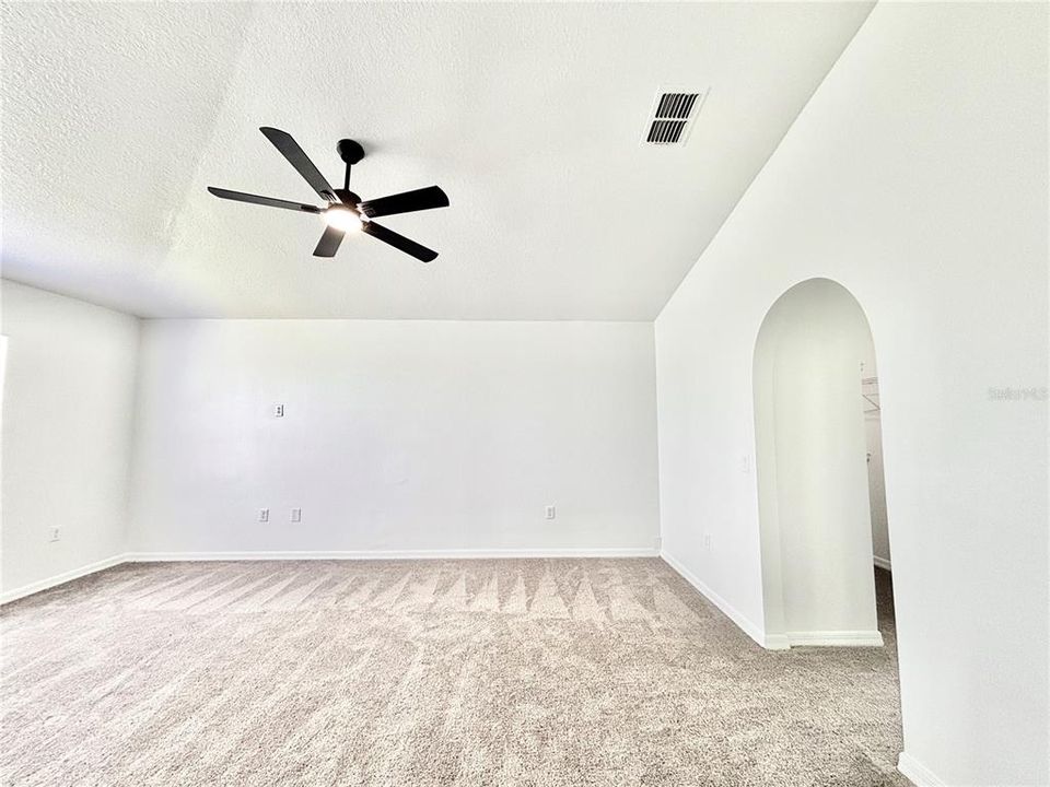 En Venta: $299,000 (4 camas, 2 baños, 2242 Pies cuadrados)